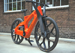 Igus-BikeMTRL-fully-recycled-plastic-city-commuter-bike_no-rust_no-maintenance_angled-front